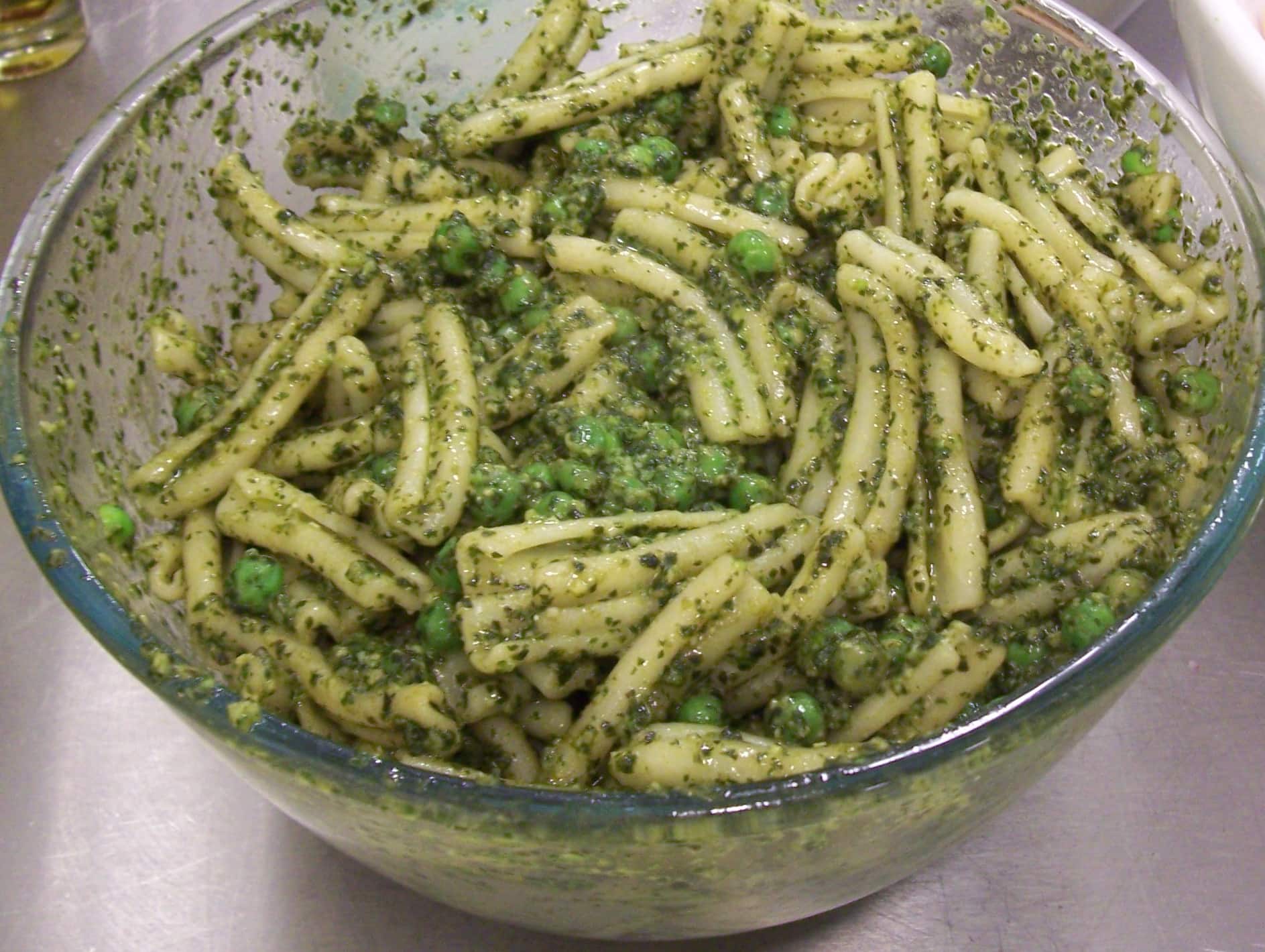 100_4111 Pasta with pesto and peas