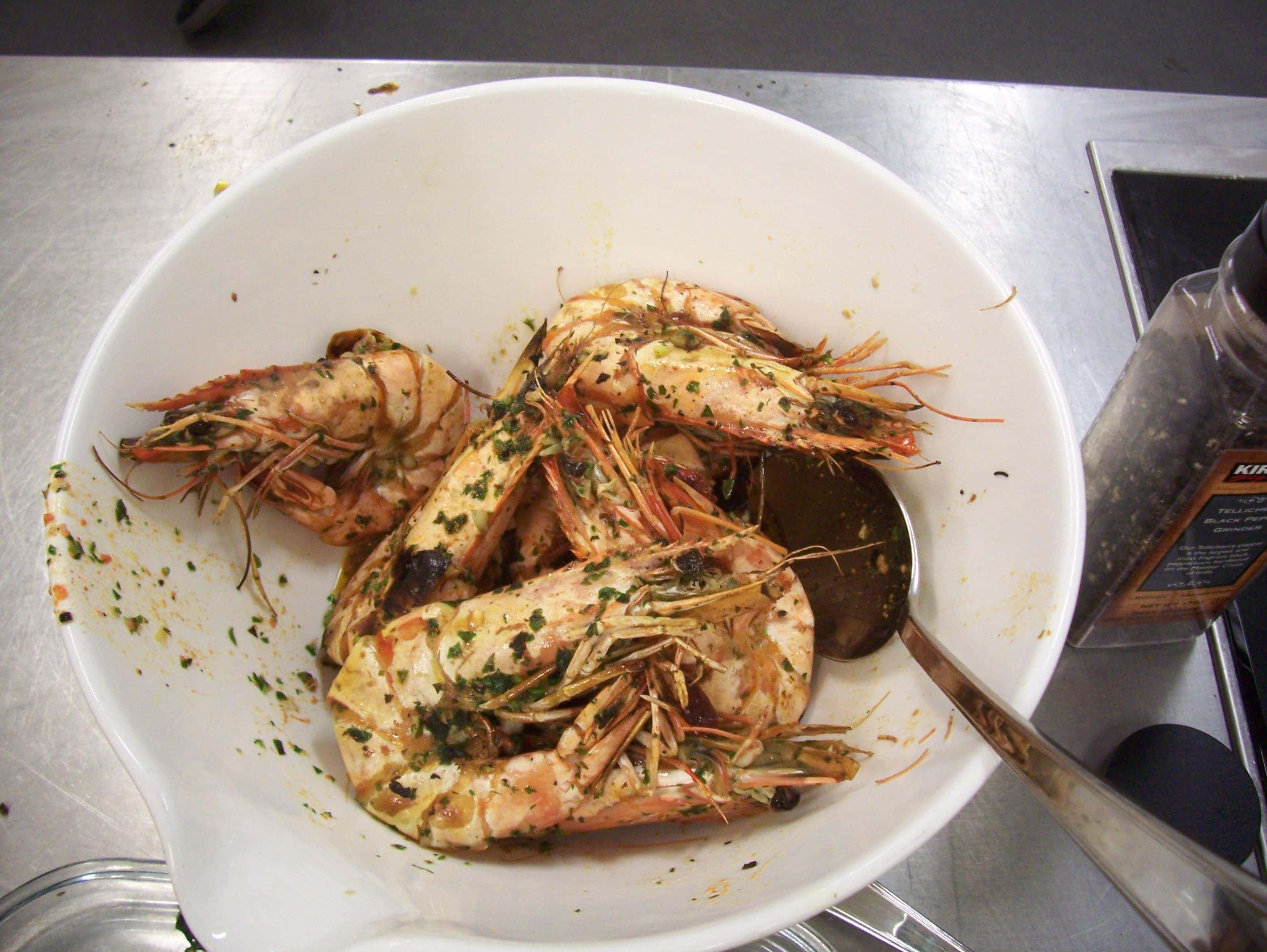 100_4118 shrimps in a bowl