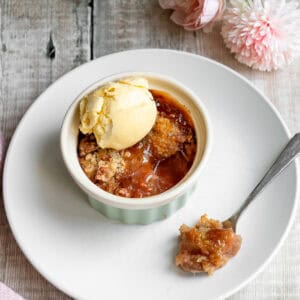 Individual rhubarb crumble with ice cream