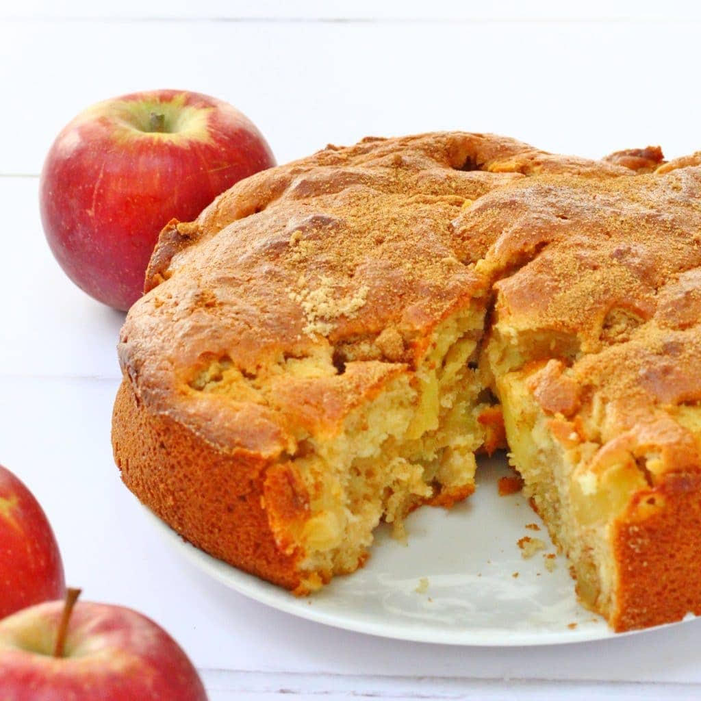 Cinnamon apple cake