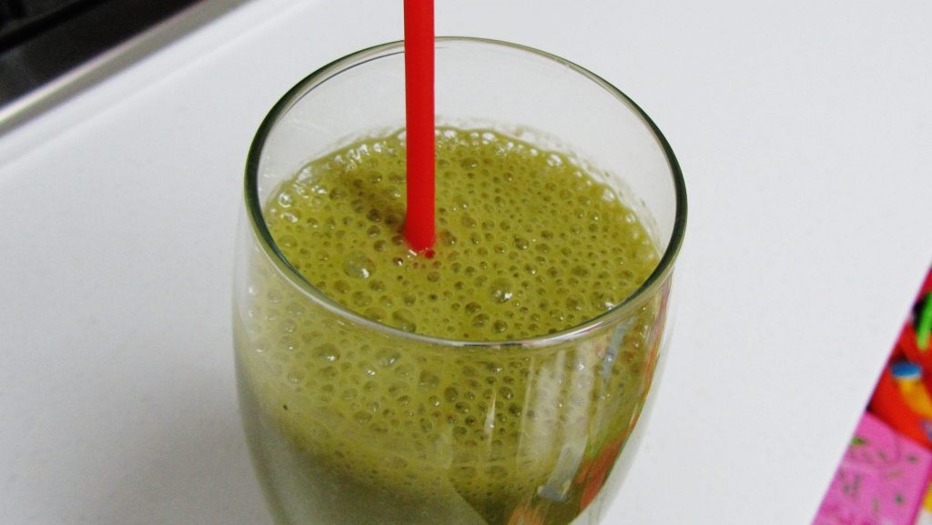 Chilled Matcha and Banana Smoothie