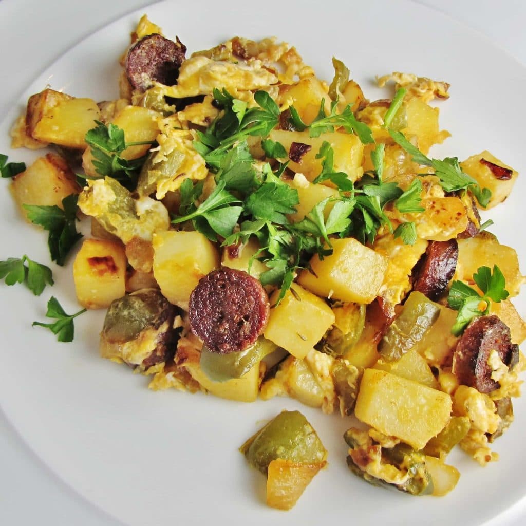 Plate of huevos rotos
