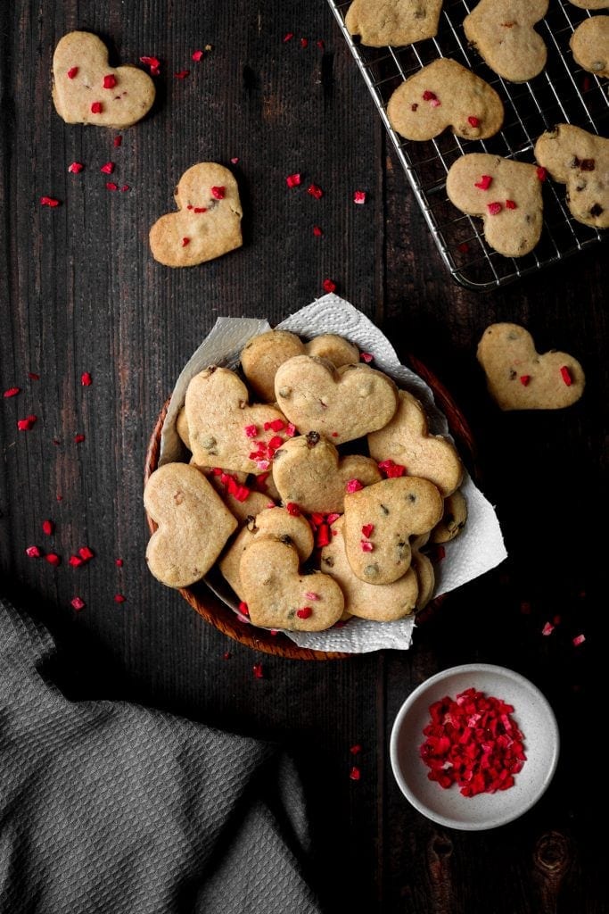 strawberry flavoured shortbread biscuits