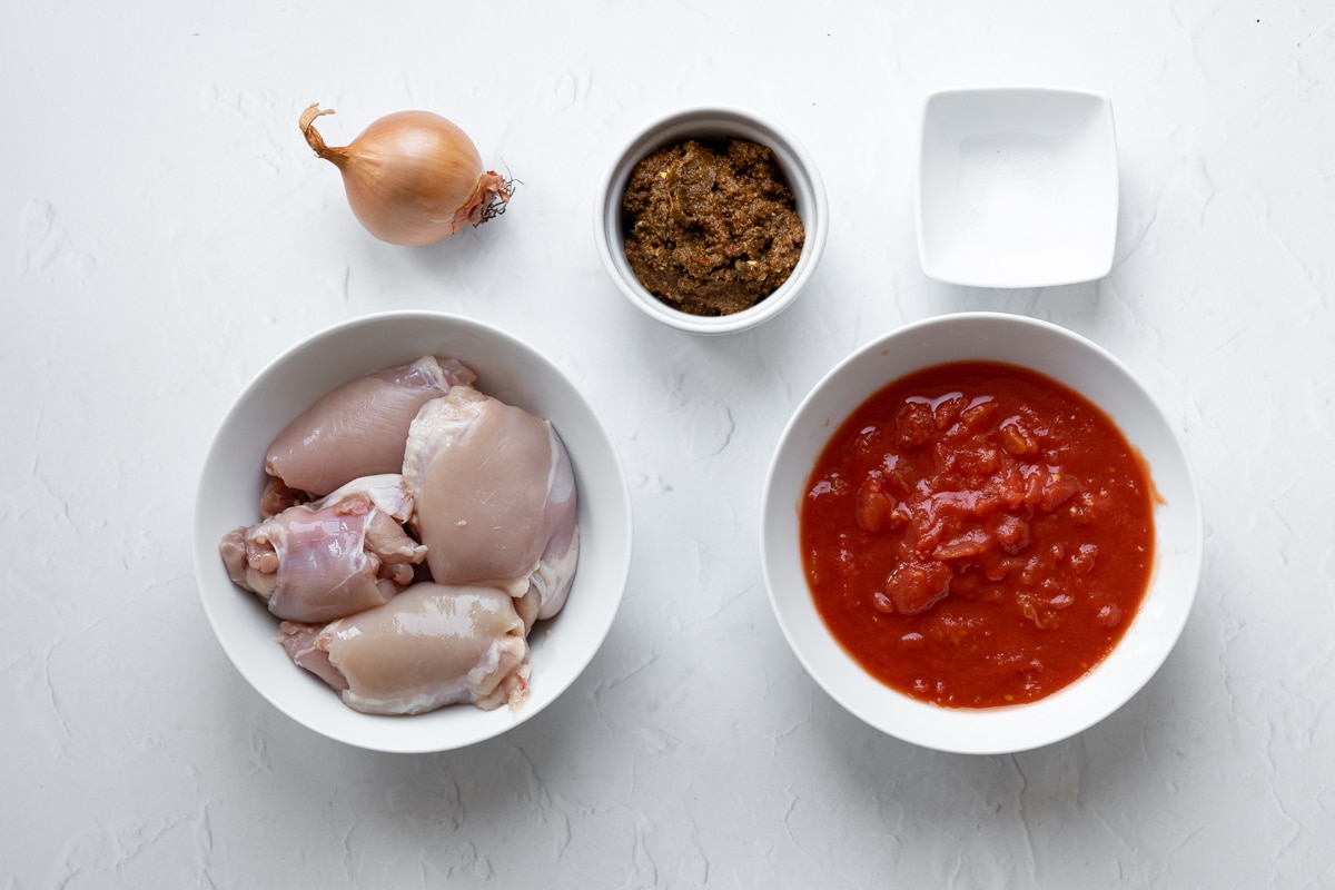 Ingredients for the rest of the red goan chicken curry