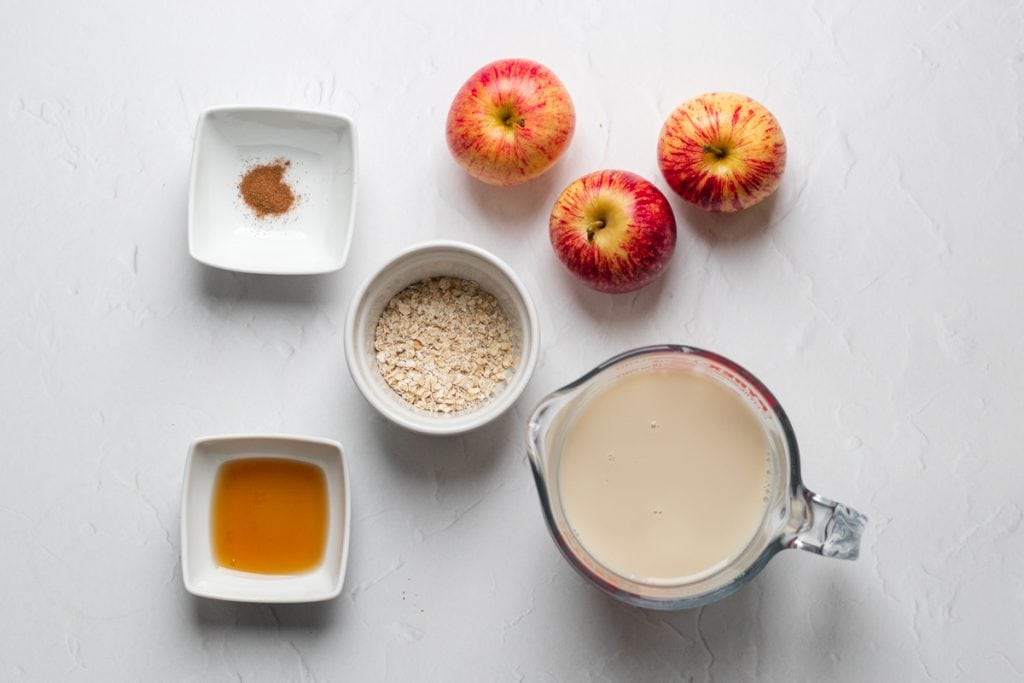 Ingredients for apple and cinnamon smoothie