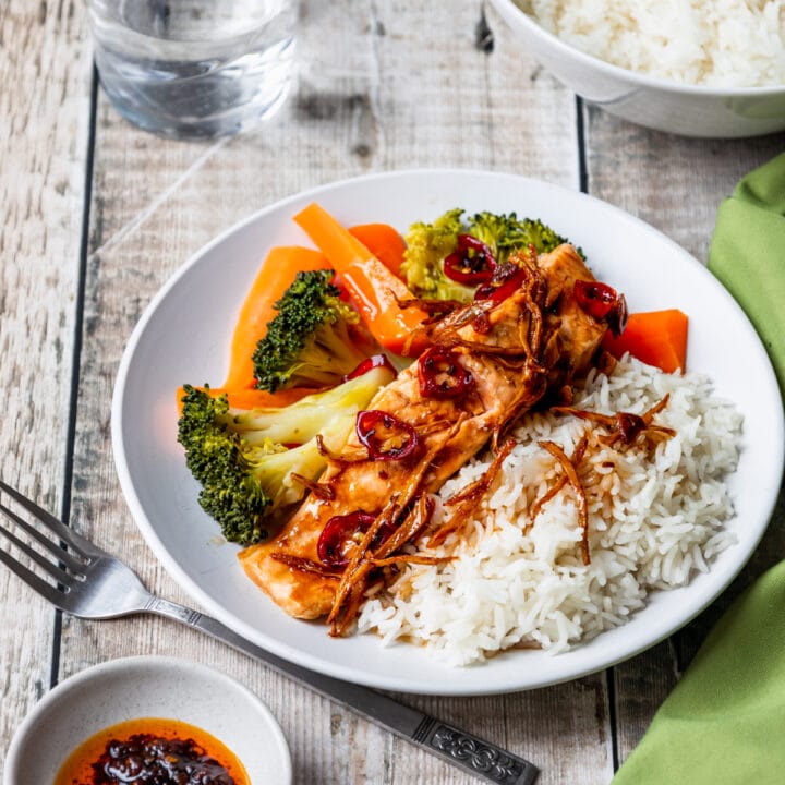 Steamed salmon, rice and veggies with a ginger garlic chilli sauce
